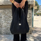 Fabrication artisanale du sac Capricieuse dans un atelier à Lyon