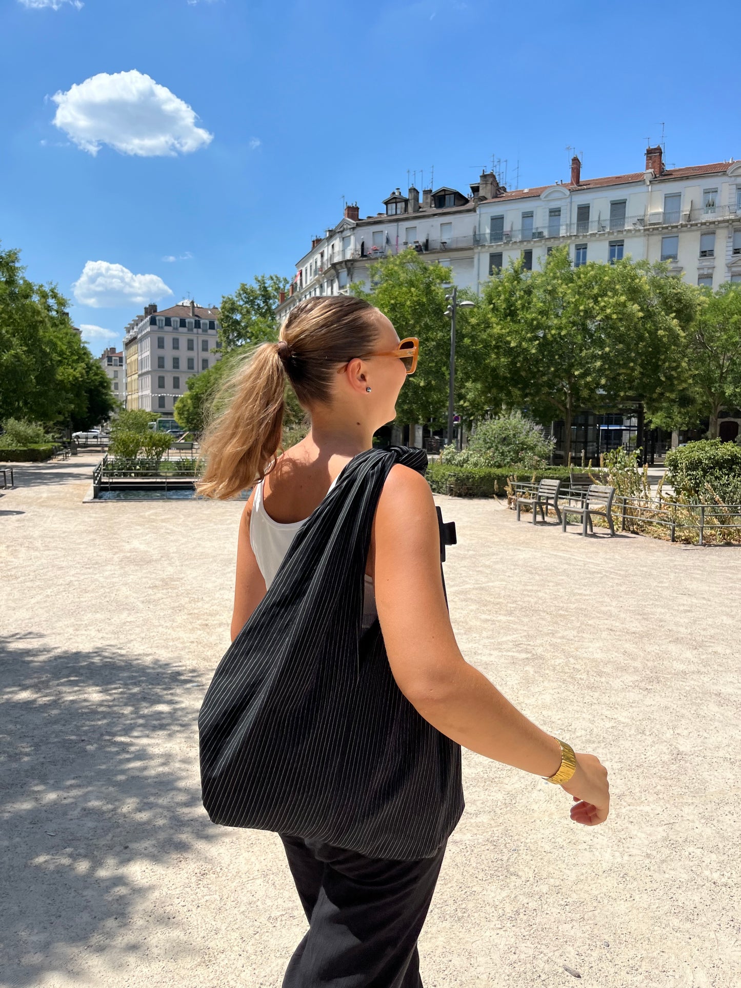 Sac écoresponsable femme édition limitée fabriqué à partir de tissus de fin de série